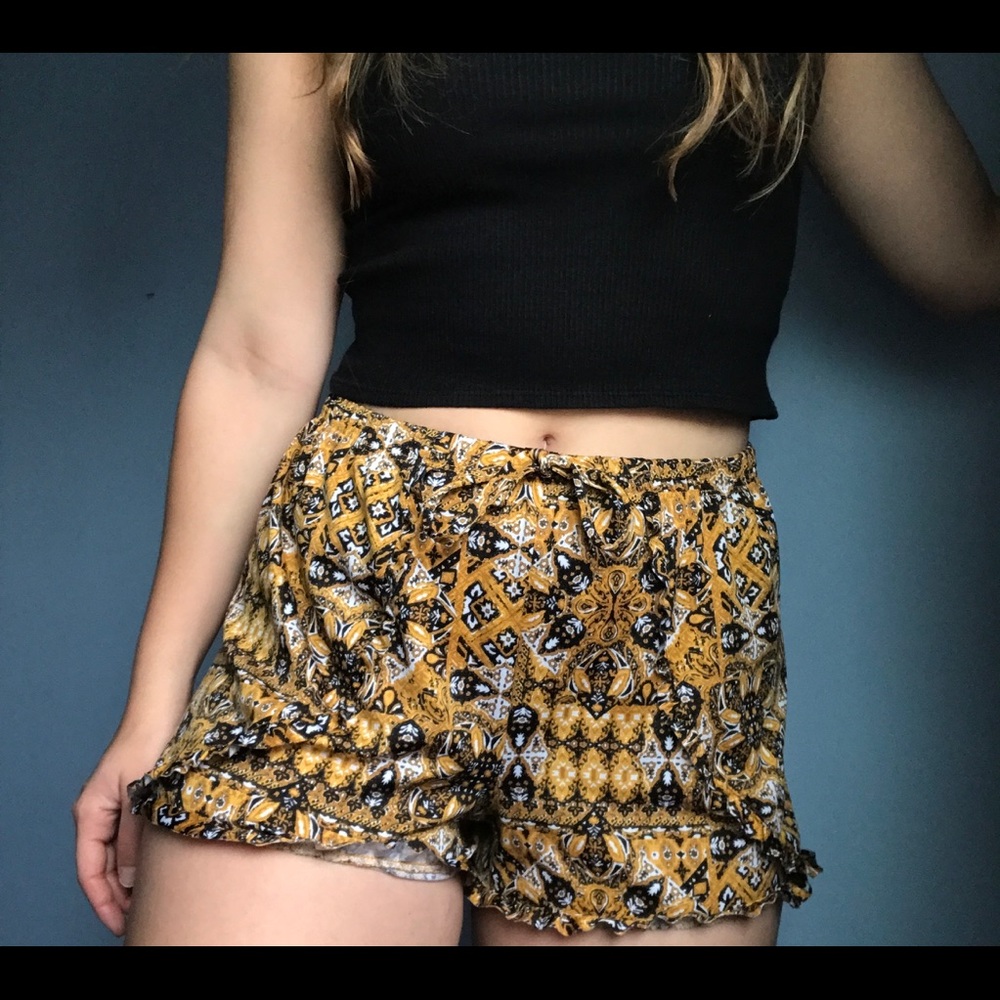 💋 ultra•flirt mustard yellow ruffle shorts